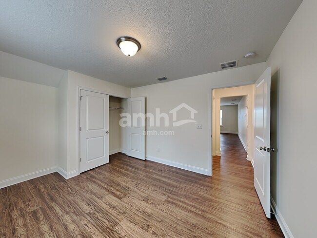 Building Photo - 887 Sunny Stroll Dr