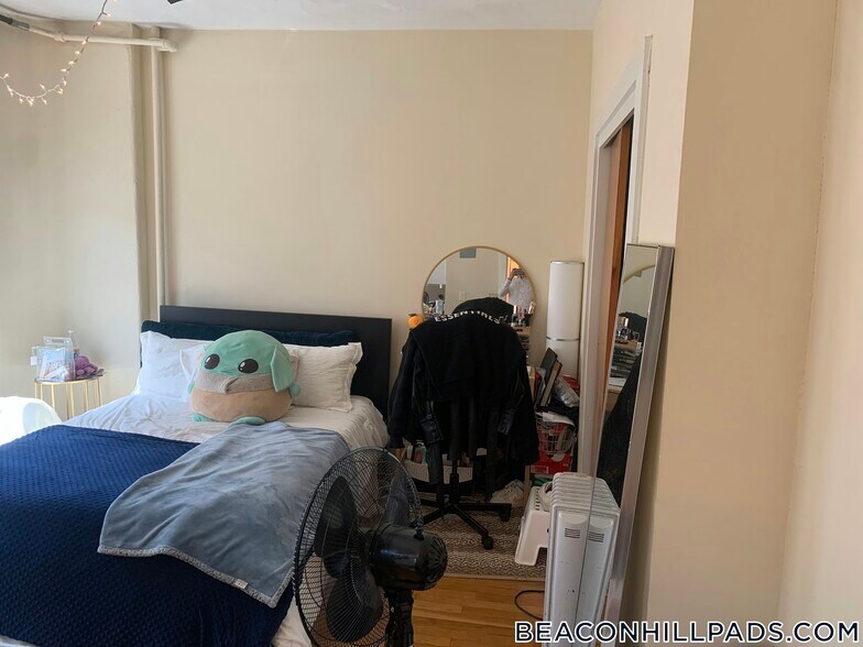 Building Photo - 108 Myrtle St