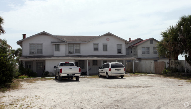 Building Photo - The Beach House