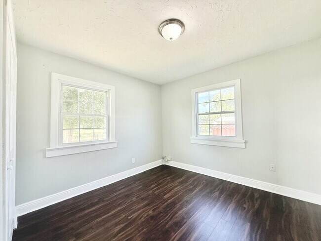 Building Photo - 5506 Staley Dr