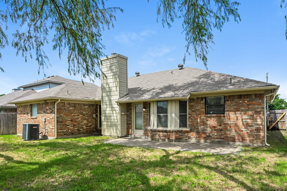 Building Photo - 829 Minuteman Dr
