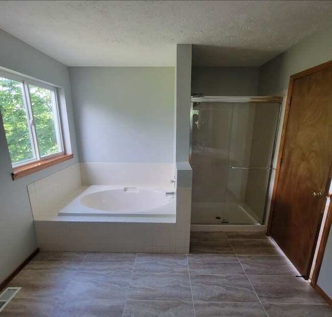 Master bathroom - 4311 E 41st Ave
