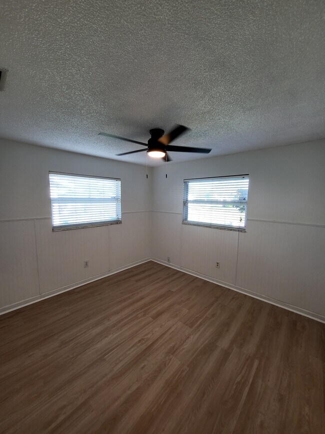 Building Photo - 868 Creighton Dr