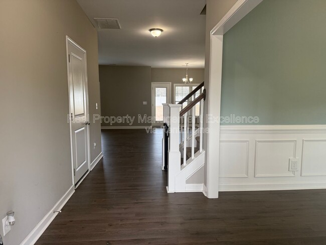 Building Photo - 432 Fallingbrook Dr