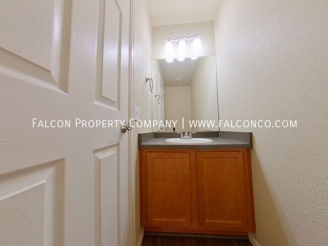 Building Photo - 6224 Saddlebred Way