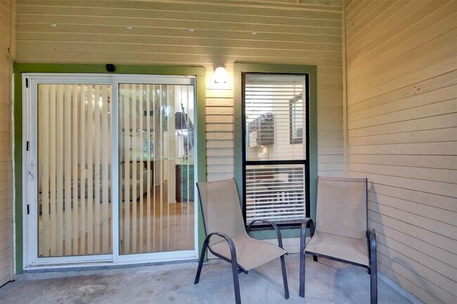 Building Photo - 9100 Mountain Ridge Dr