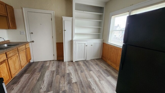 Building Photo - 4646 Blythin Rd