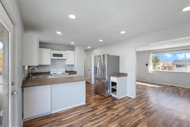 Building Photo - 5436 S 5930 W