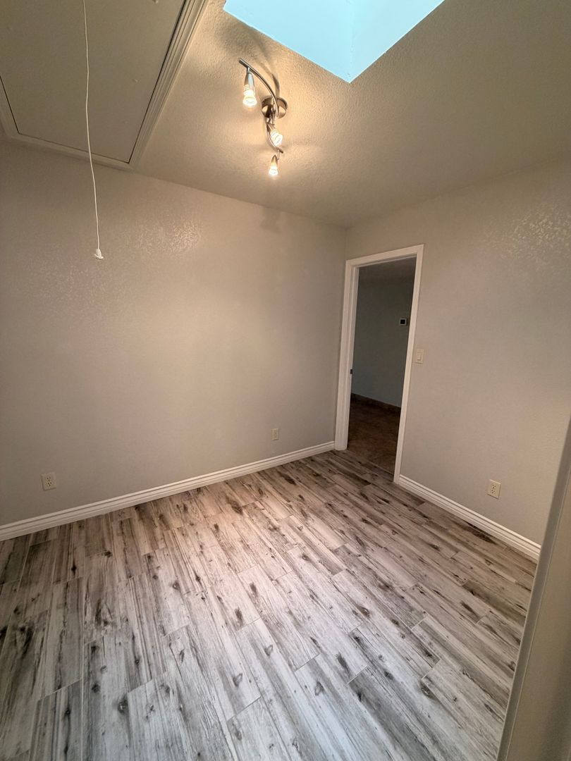 Building Photo - 7850 E Granada Rd