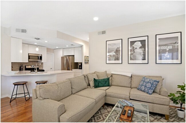 Building Photo - Fully Furnished Short Term Ocean Close Rental