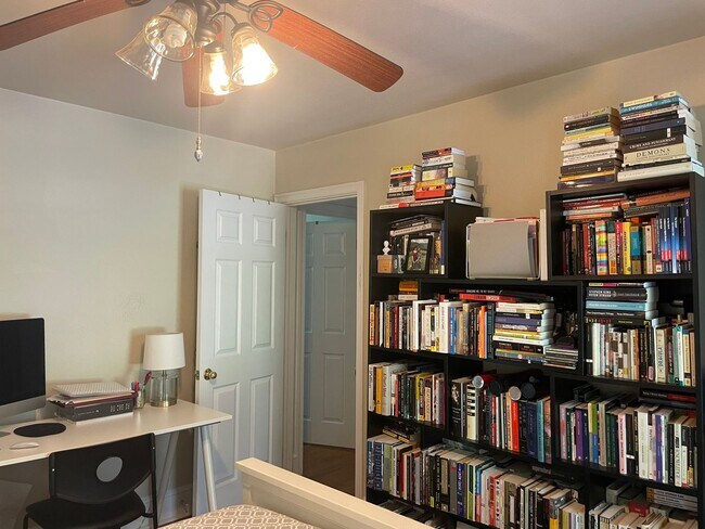 Building Photo - Crestview Home walking distance to Normaltown