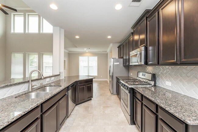 Building Photo - 207 Denfield Ct
