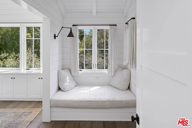 Building Photo - 821 Nowita Pl