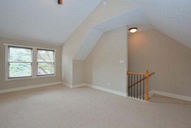 Building Photo - 3015 Chenevert St