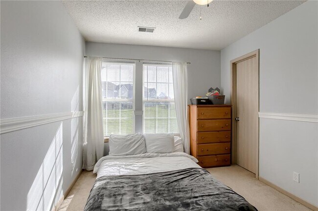 Building Photo - 2157 SW Rambling Vine Rd