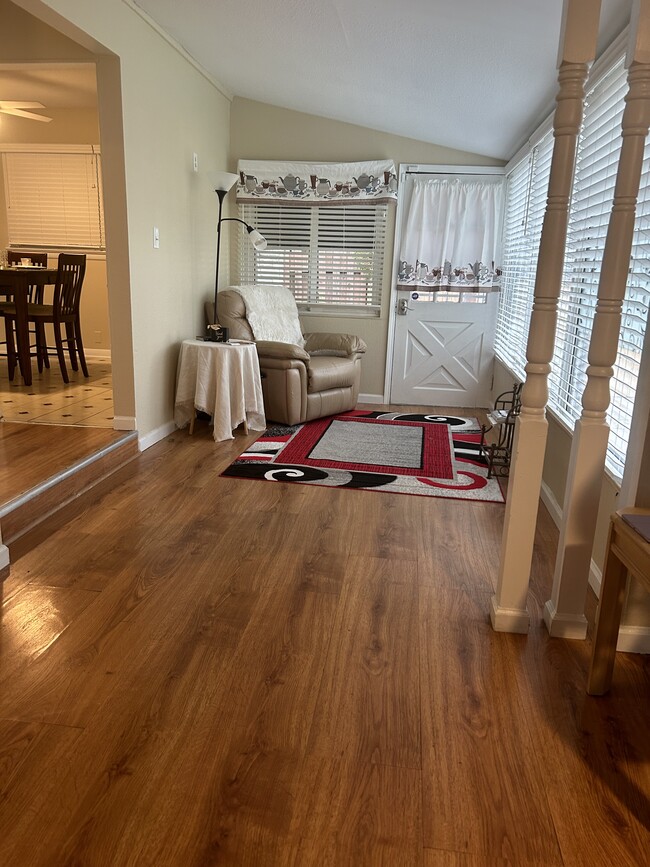 Building Photo - 937 Edgehill Dr