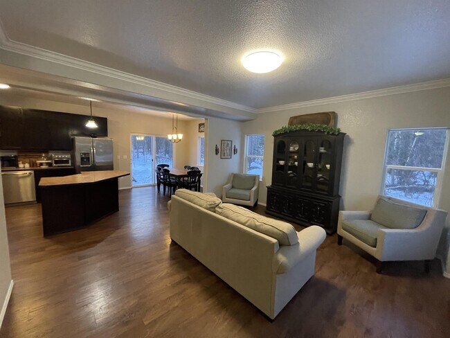 Building Photo - 2606 S Red Birch Dr