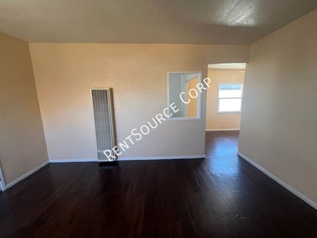 Building Photo - 920 Flora St