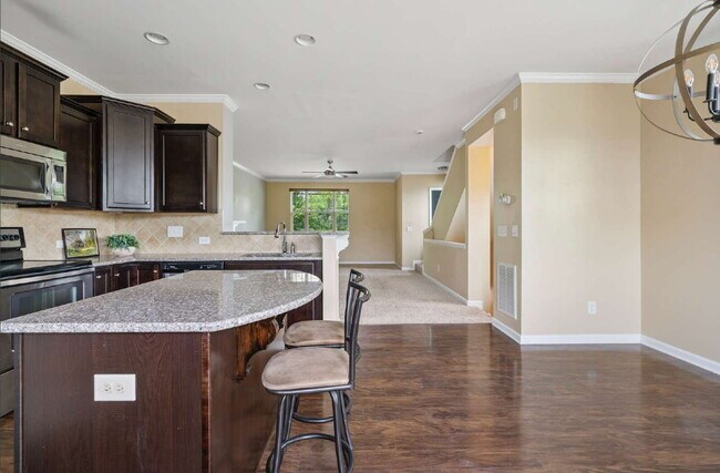 Building Photo - Spacious 3-Bedroom/3.5 Bathroom End-Unit T...