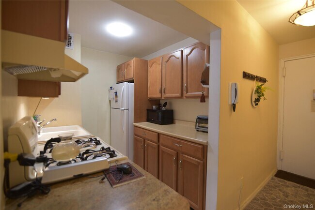 Building Photo - 54-40 Little Neck Pkwy