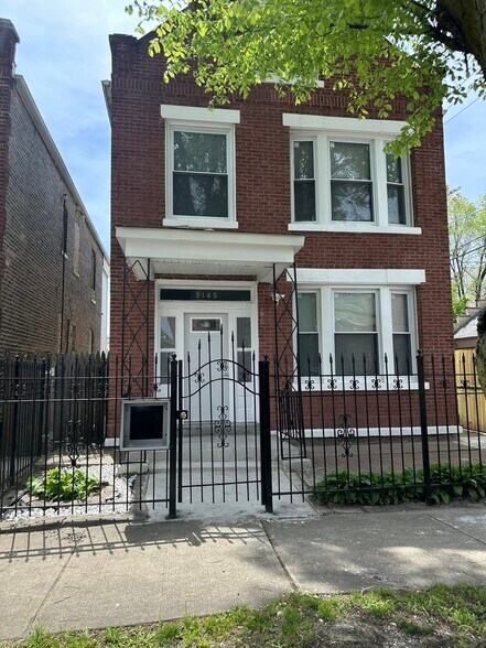 Building Photo - 3145 W 42nd St