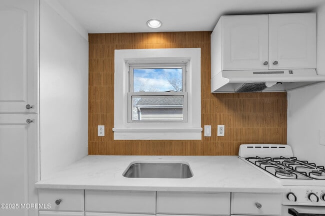 Building Photo - 1632 Farragut Ave