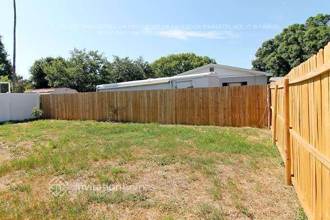 Building Photo - 14720 Mockingbird Ln E