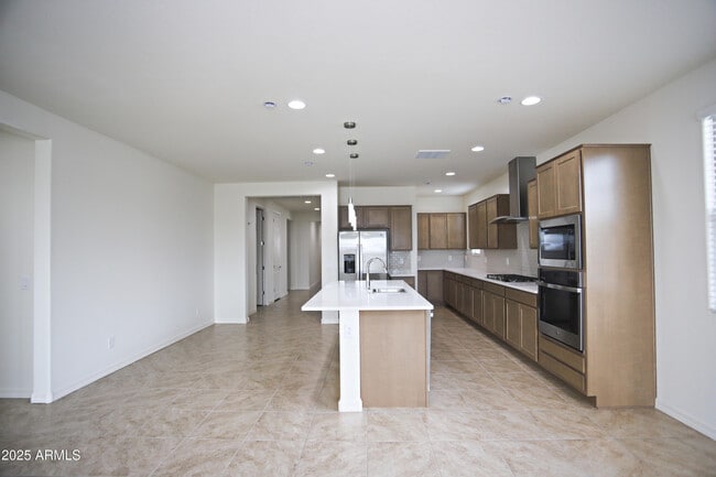 Building Photo - 831 W Finch Dr