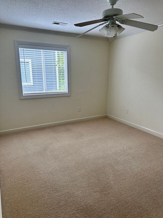 Building Photo - 2 bedroom condo in Williamsburg - Available August 2026!