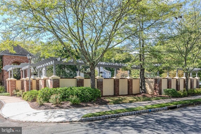 Building Photo - 104 Olympic Ct
