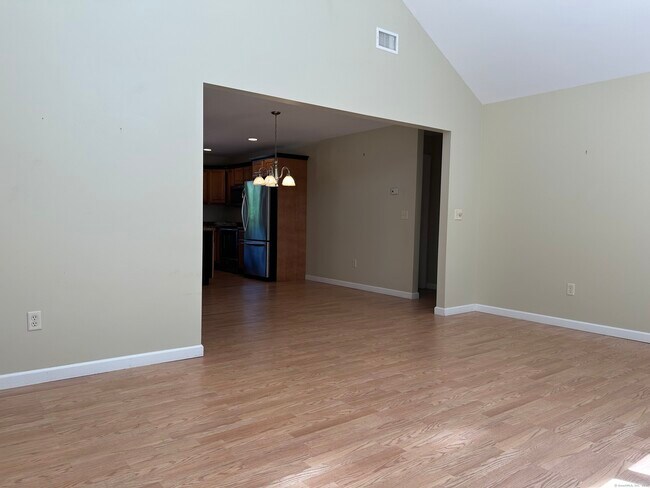Building Photo - 9 River Walk Dr