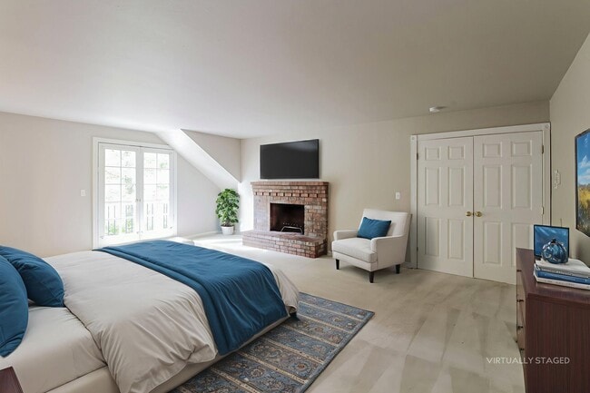 Building Photo - Move in Special! Ravensdale 3 Story,on shy...