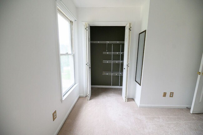 Building Photo - Wonderful and Spacious 3 bedroom home 2.5 bath in High Point with 2 car garage and large fenced-i...