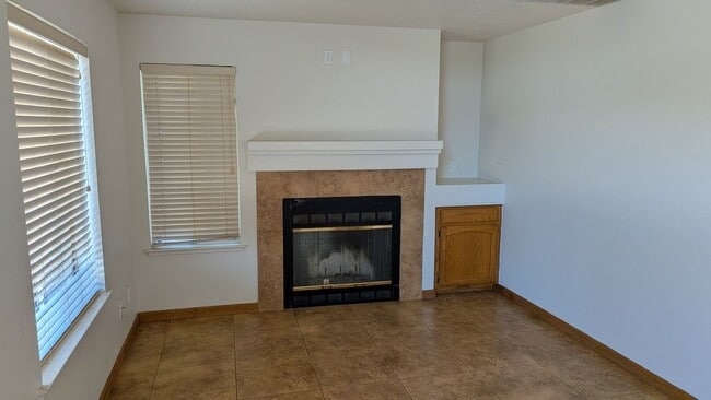 Building Photo - 321 Falcon Ct