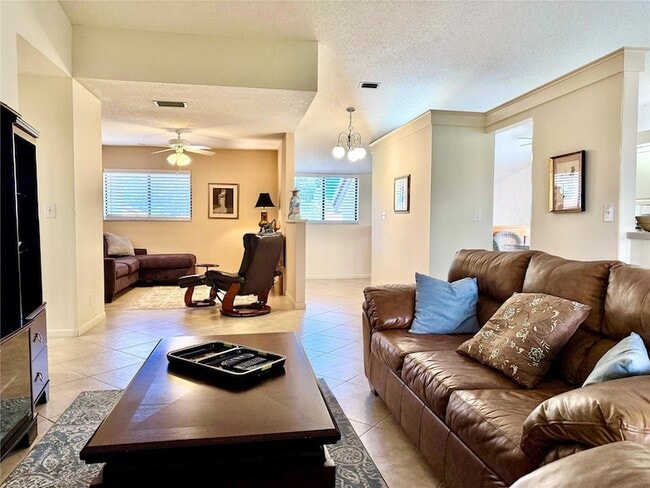 Building Photo - 10771 Palm Lake Ave