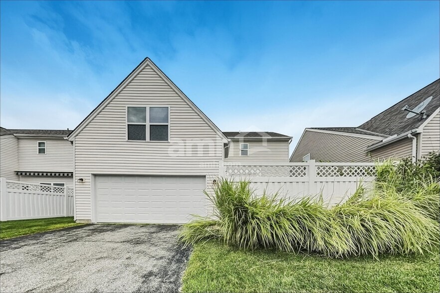 Building Photo - 4206 N Gensen Loop