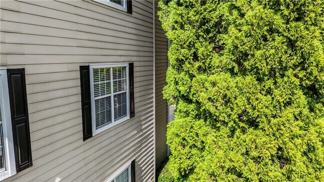 Building Photo - 1250 Parkwood Cir SE
