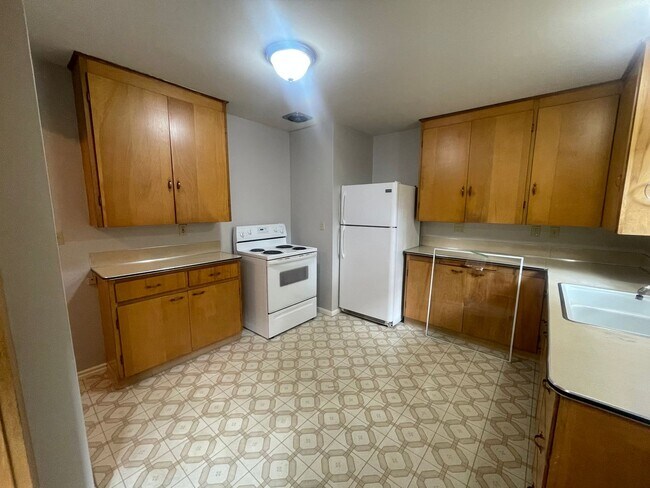 Building Photo - Charming Forest Grove 2BR Home – Great Wal...