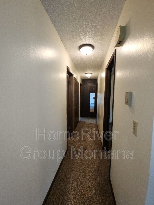 Building Photo - 2111 S 4th St W