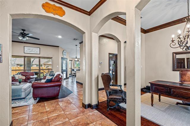 Building Photo - 8918 N Longwood Dr