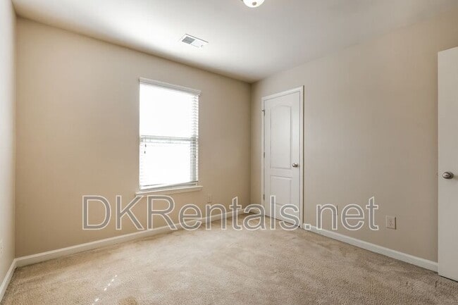 Building Photo - 6685 Story Cir