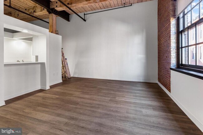 Building Photo - 303 Vine St
