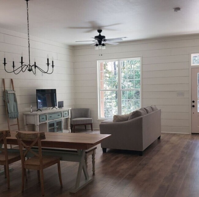 Building Photo - Charming 2BR House in Coldspring