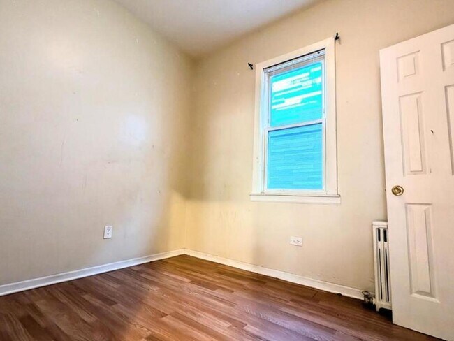 Building Photo - 8125 S Escanaba Ave