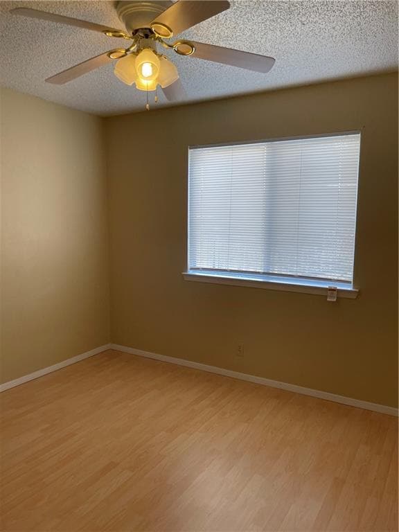 Building Photo - 8704 Pineridge Dr