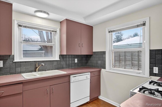 Building Photo - 13336 Balfour Ave