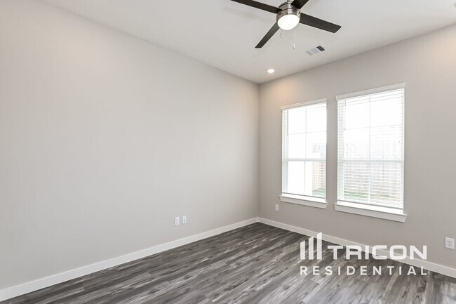 Building Photo - 4924 San Fabiano Ct