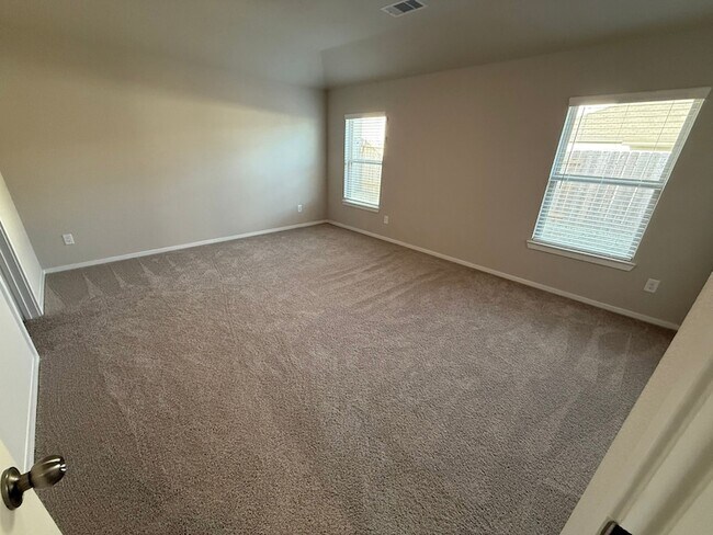 Building Photo - 2027 Summer Night Dr