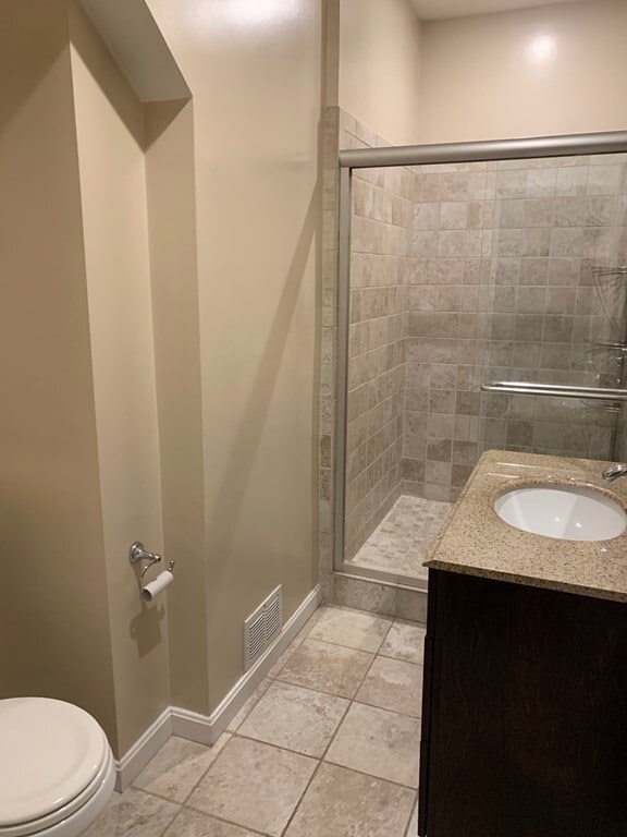 Building Photo - 841 E 5th St