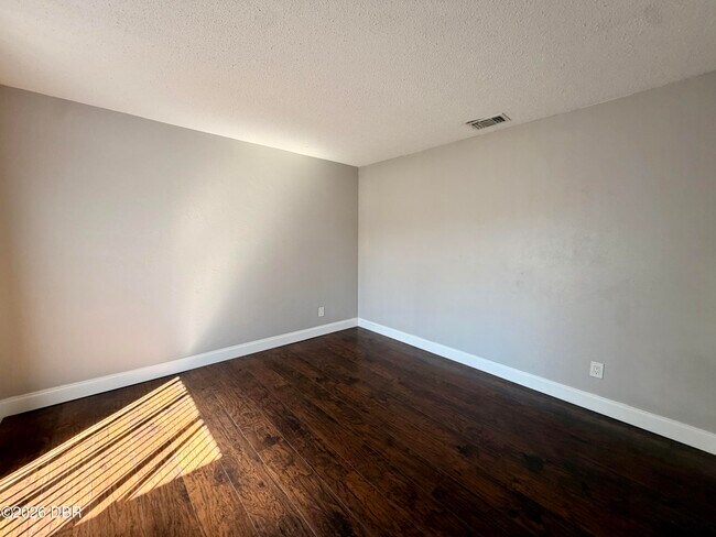 Building Photo - 23 Springwood Square